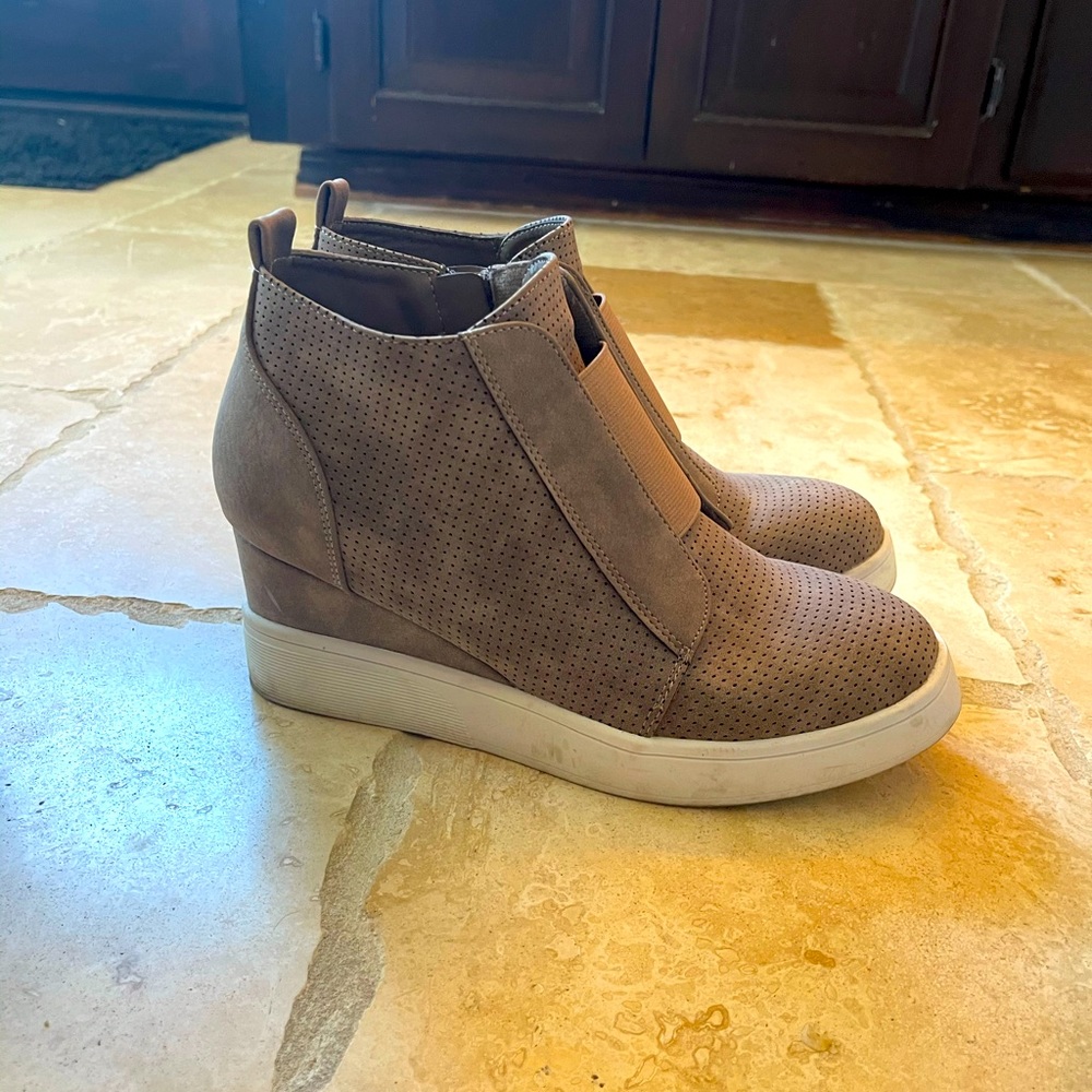JG’s Wedges/shoes